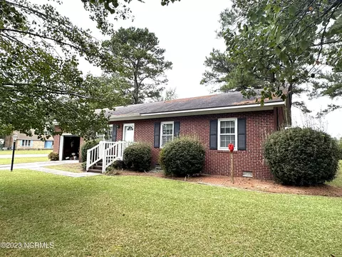 220 W Cavenaugh St, Wallace, NC 28466