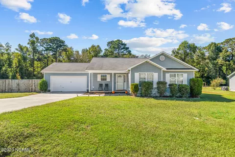 207 Quarry Trl, Richlands, NC 28574