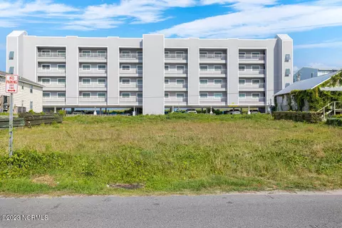 202 Carolina Beach Ave S, Carolina Beach, NC 28428