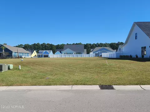163 Spicer Lake Dr, Holly Ridge, NC 28445
