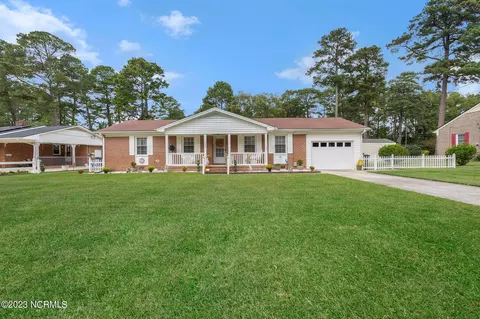 1902 Oakdale Dr W, Wilson, NC 27893