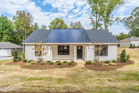 565 Mcneill Rd, Southern Pines, NC 28387