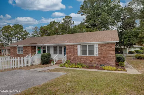 587 Nina Pl, Wilmington, NC 28412
