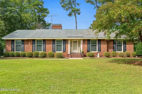 2112 Dallas Dr, Kinston, NC 28504