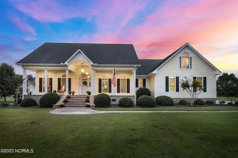1215 White Cedar Ln, Williamston, NC 27892