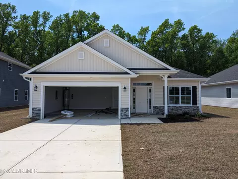 713 Greenwich Pl, Richlands, NC 28574