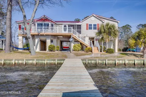 155 W River Acres Rd, Washington, NC 27889