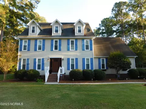 11300 Fairway Dr, Laurinburg, NC 28352