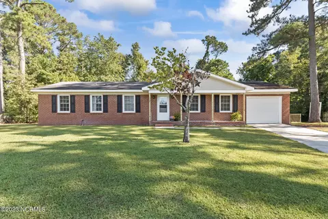 36 Heritage Ct, Jacksonville, NC 28540