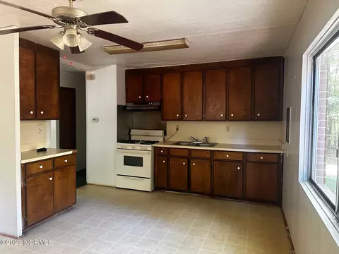 10426 Seven Paths Rd, Spring Hope, NC 27882 photo 4