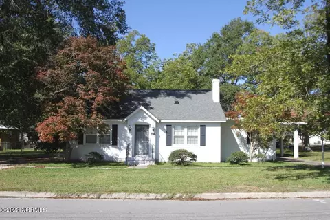 104 Slingsby St, Elizabethtown, NC 28337