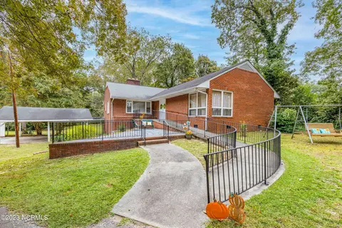 314 N Tomlinson St, Candor, NC 27229