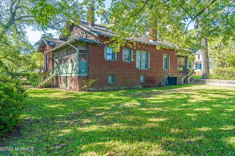 519 Champlain St, Hamlet, NC 28345 photo 4