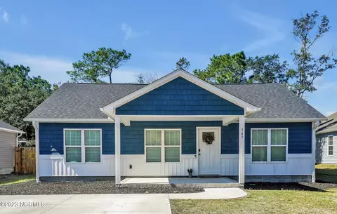 149 NE 1st St, Oak Island, NC 28465