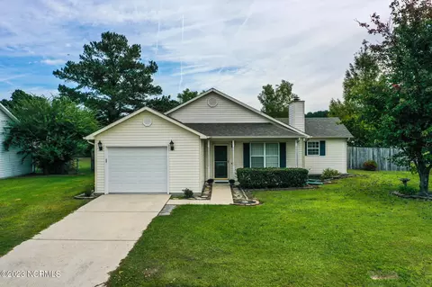 300 Paddock Pl, Jacksonville, NC 28546