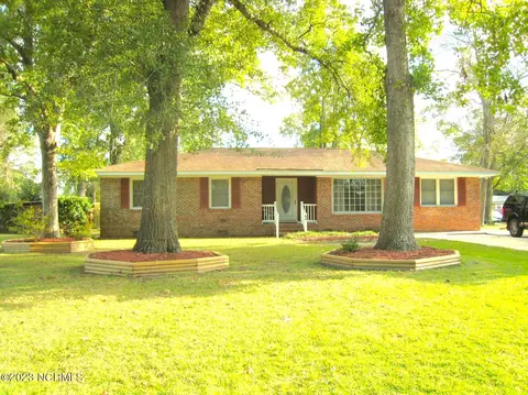 68 Vandergrift Dr, Jacksonville, NC 28540