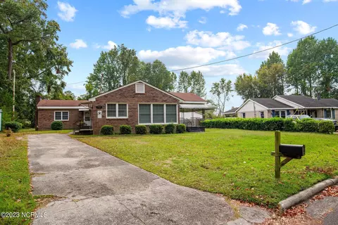 113 Woodside Rd, Greenville, NC 27834