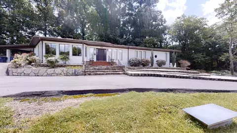 106 Courtland Dr, Jacksonville, NC 28546