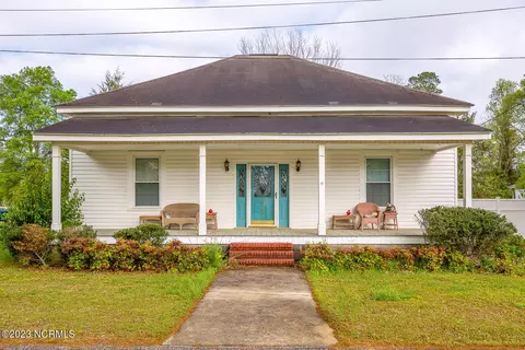 412 W North St, Roseboro, NC 28382