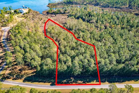 29 Paradox Point Dr, Aurora, NC 27806