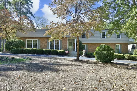 2 Castlewood Ln, Pinehurst, NC 28374