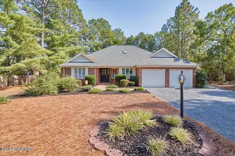 2 Elmhurst Pl, Pinehurst, NC 28374
