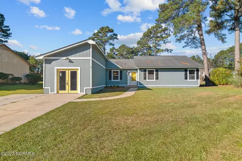 2424 Saddleridge Dr, Midway Park, NC 28544