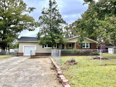 213 Regalwood Dr, Jacksonville, NC 28546