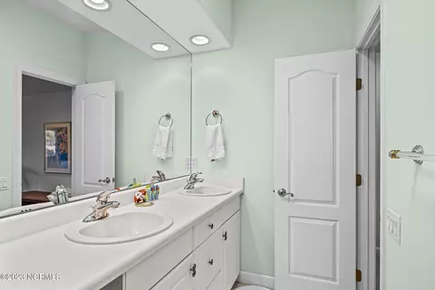 Bath - 205 Windjammer E, Emerald Isle, NC 28594 photo 6 of 8