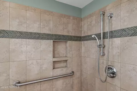 Bath - 205 Windjammer E, Emerald Isle, NC 28594 photo 5 of 8