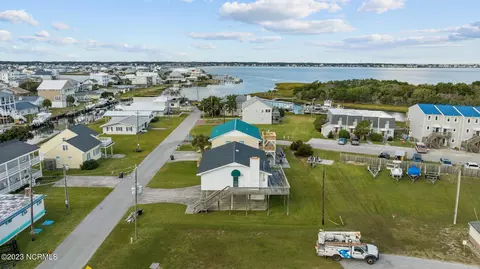 104 Brooks St, Atlantic Beach, NC 28512