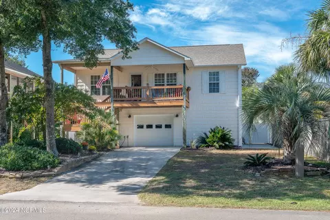 151 NE 30th St, Oak Island, NC 28465