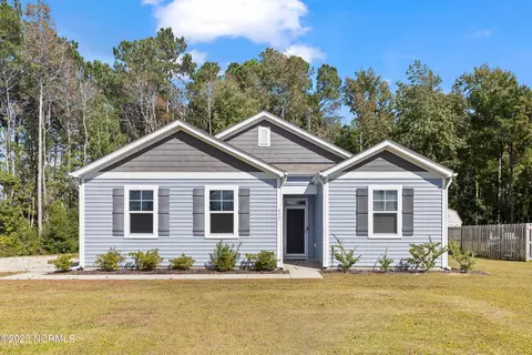 577 Morris Landing Rd, Holly Ridge, NC 28445