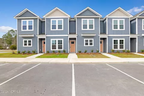 603 Jacks Crossing Dr, Hubert, NC 28539