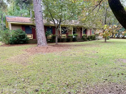 3201 Country Club Rd, New Bern, NC 28562