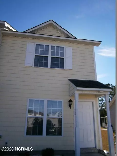 300 Streamwood Dr, Jacksonville, NC 28546