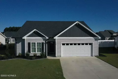 1724 Penncross Dr, Greenville, NC 27834