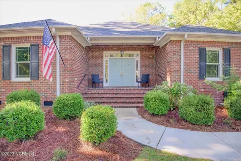 107 Oakmont Cir, New Bern, NC 28562
