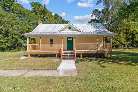 186 Half Moon Church Rd, Jacksonville, NC 28546