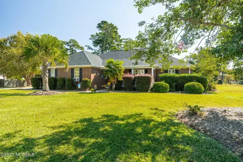 1918 Kingfisher Dr, Morehead City, NC 28557