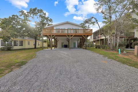 105 N Middleton Ave, Oak Island, NC 28465