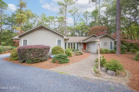 380 Oakmont Cir, Pinehurst, NC 28374