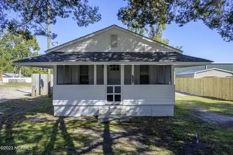 710 N C St, Bridgeton, NC 28519