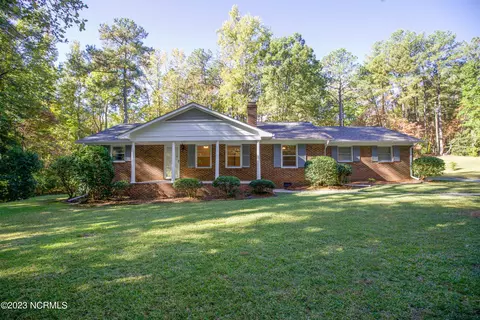 202 Boyd Ln, Southern Pines, NC 28387