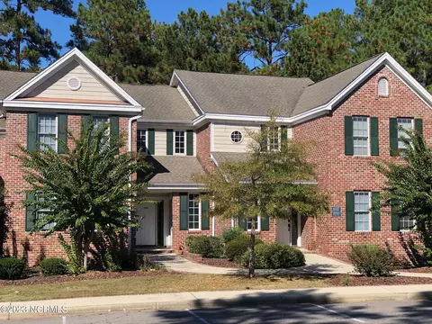 1725 Woodbrooke Dr, Southern Pines, NC 28387