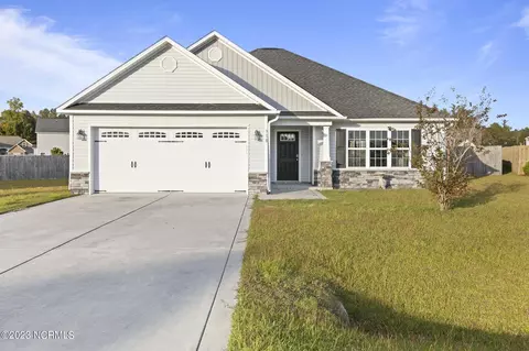 318 Cadenza Ln, Richlands, NC 28574