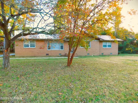 14461 Haney Dr, Laurinburg, NC 28352