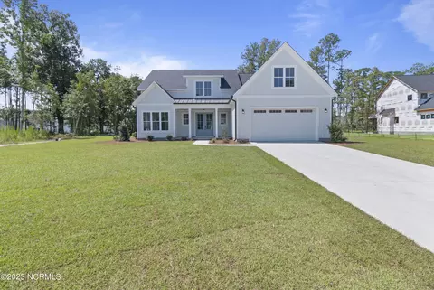 33 Kenilworth Ct, Hampstead, NC 28443