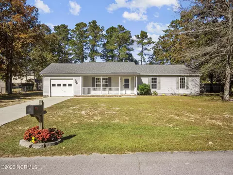 210 Chappell Creek Ct, Richlands, NC 28574