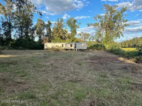 4043 Nc 50, Maple Hill, NC 28454